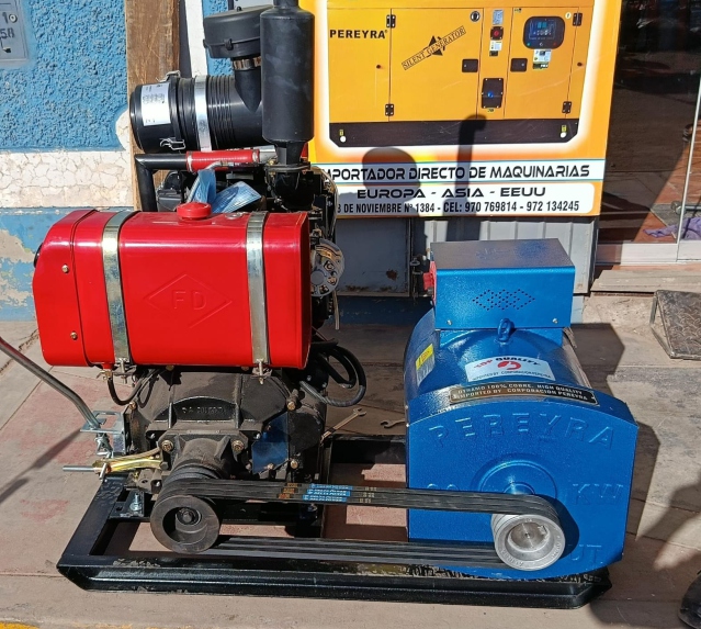 MOTOR DE DOS PISTONES CON DINAMO DE 30 KW